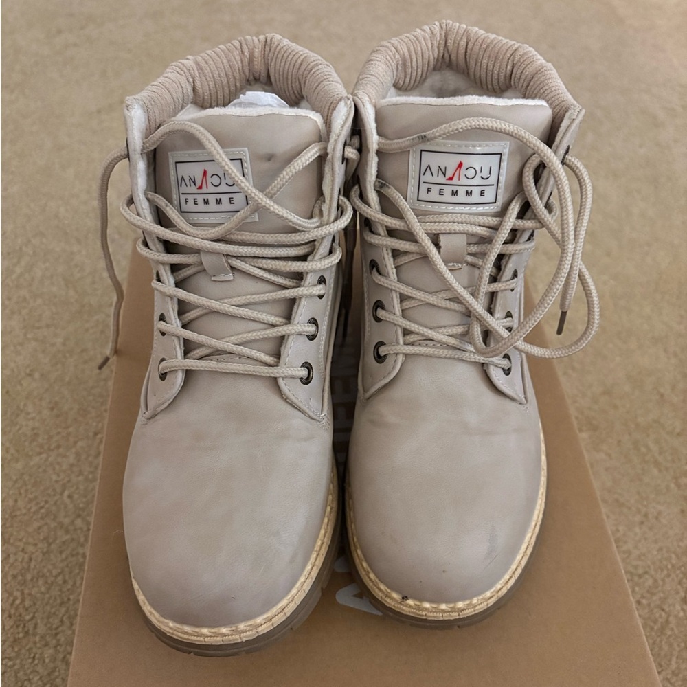 Gently Used Winter Lace Up Boot